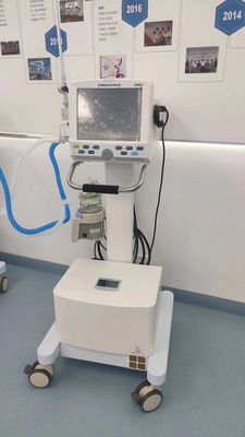 सीई प्रमाणित आईसीयू वेंटिलेटर आईसीयू और ओआर के लिए कम्प्रेसर के साथ सिरियसमेड